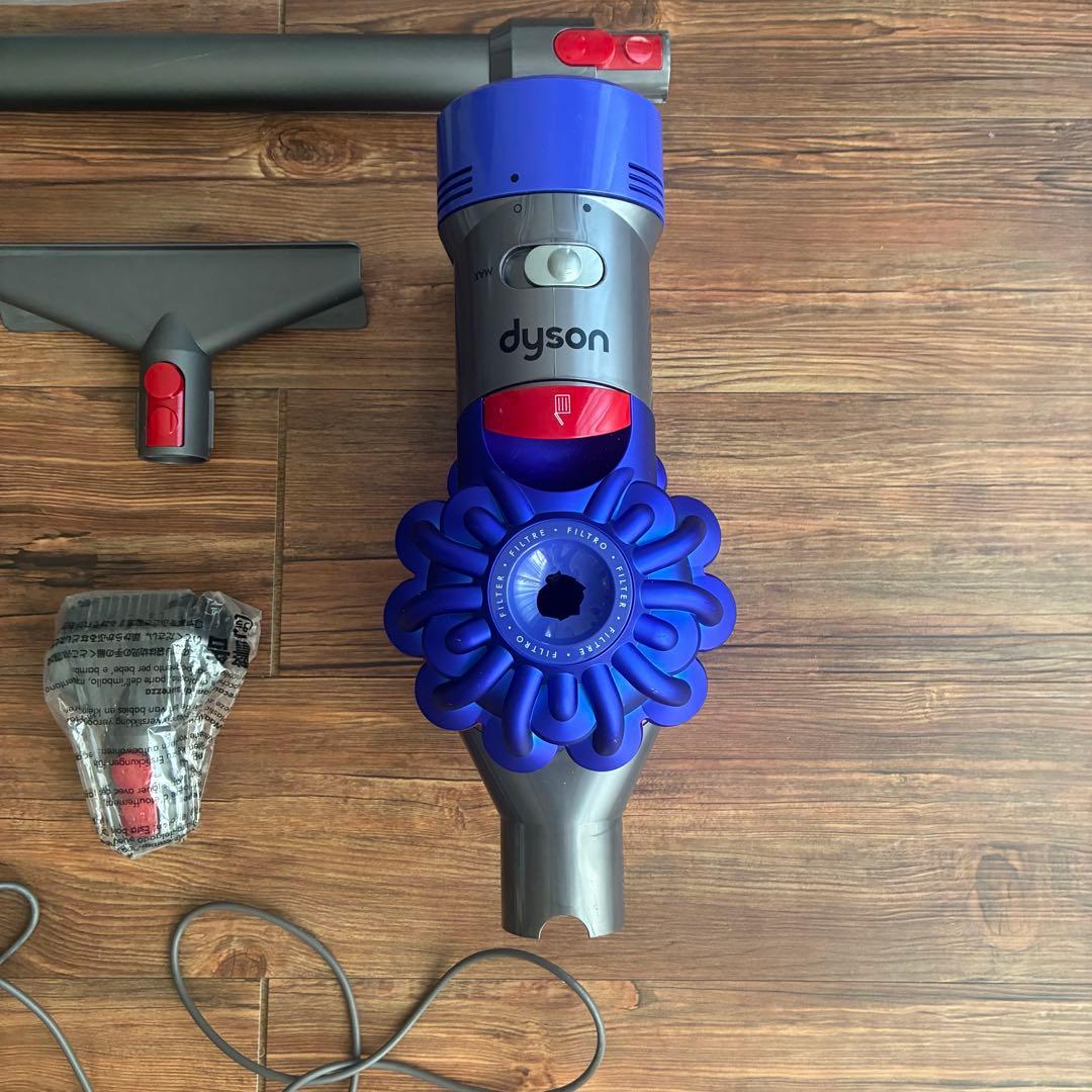 2022年製Dyson スティッククリーナー本体 充電器　各種アタッチメント付き