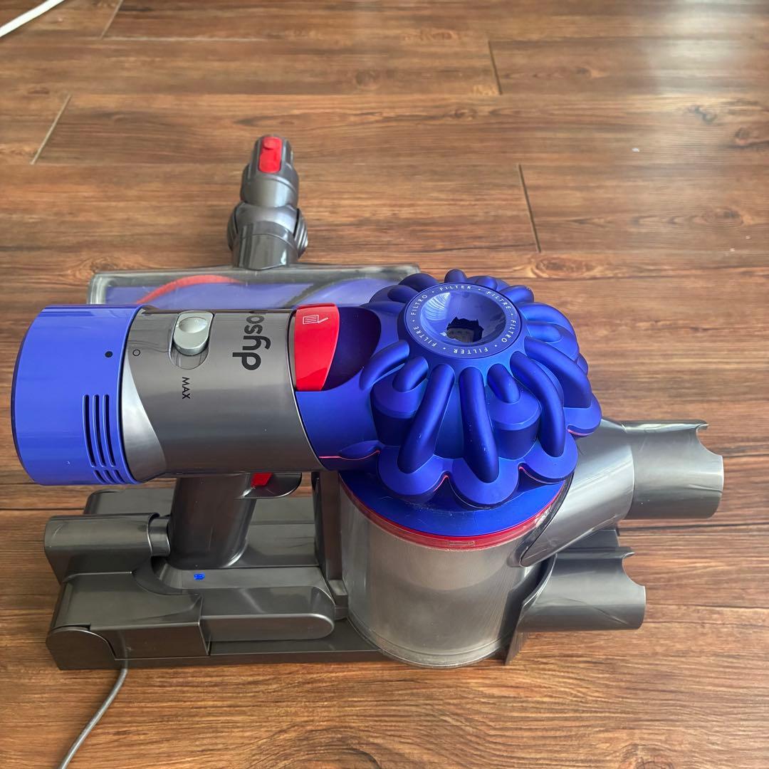 2022年製Dyson スティッククリーナー本体 充電器　各種アタッチメント付き