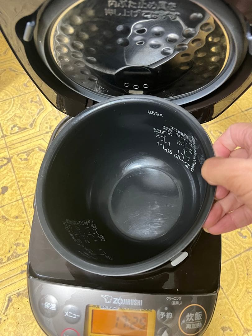 ち*こ様 象印　IH 炊飯器　3合炊き　2024年製 豪熱沸騰とうIH 極め炊き