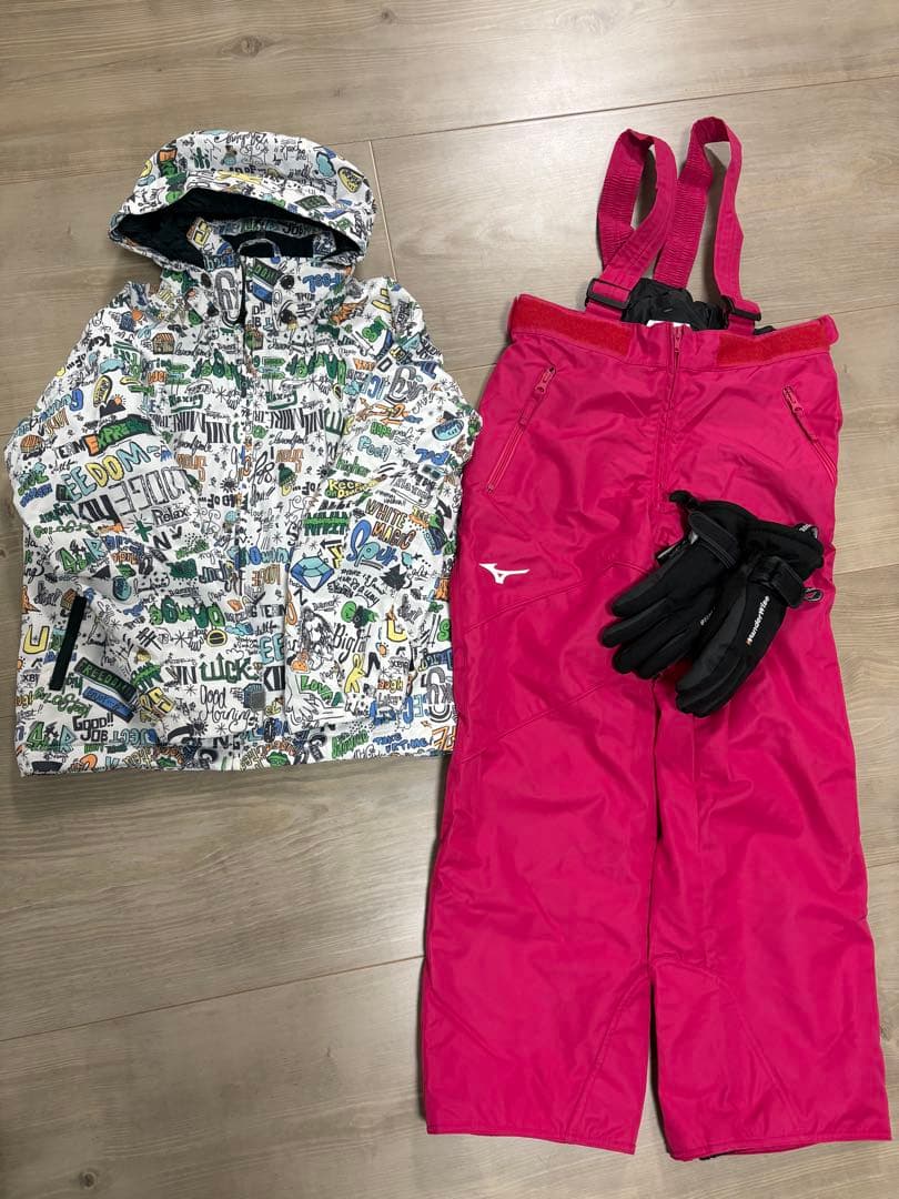 美品　子供用スキーウェアセット（ジャケット・パンツ・手袋）　140