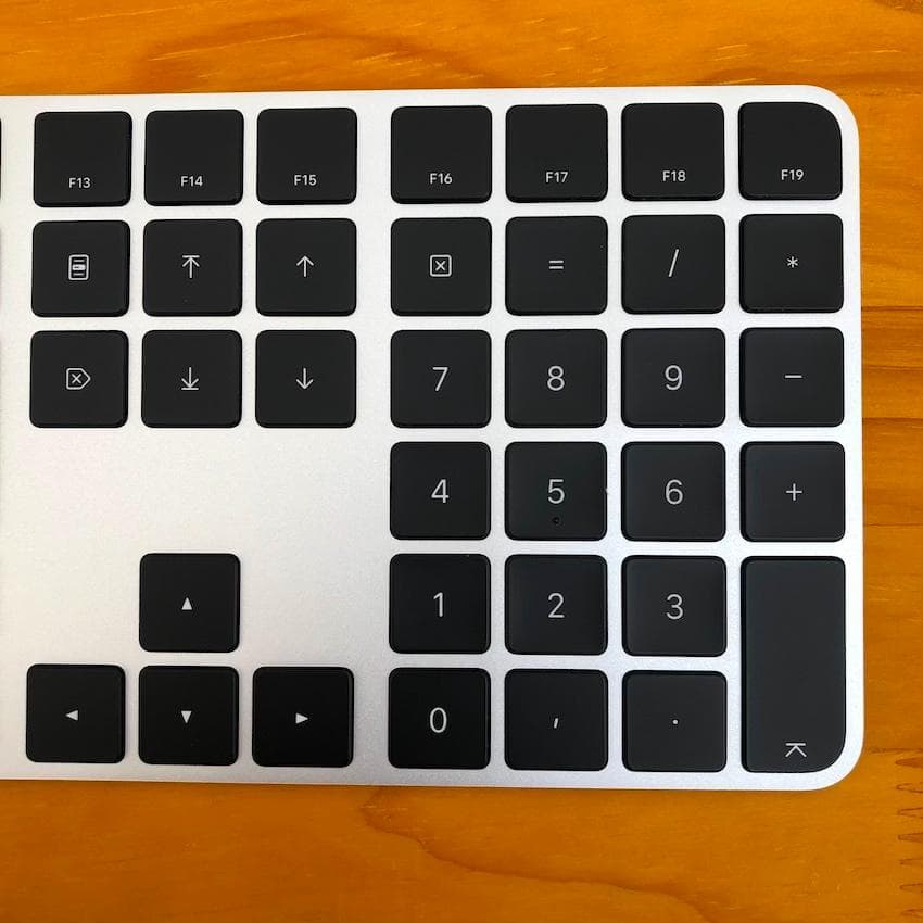 ほぼ新品｜USB-C｜Touch ID｜Magic Keyboard｜APPLE