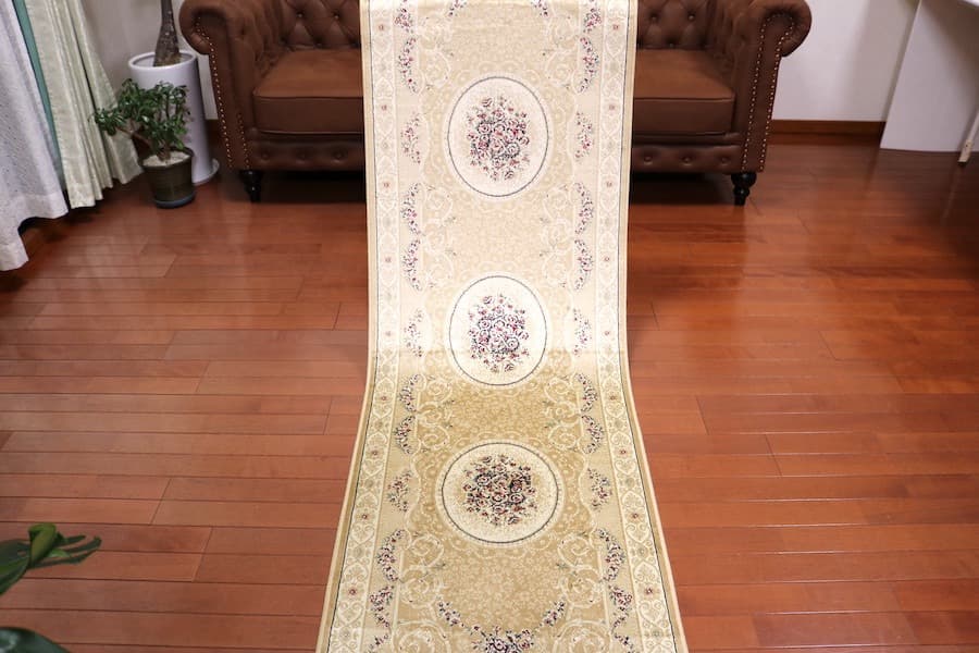 ペルシャ柄絨毯 67×240 新品カーペット 玄関マット ゴールド金運アップ！？
