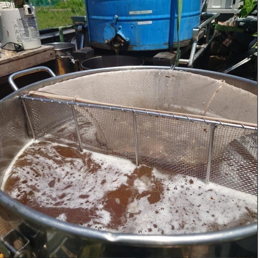 リピータ多数　プロが絞った濃厚な味わいの国産百花蜜　梅酒瓶入り　おまけ付