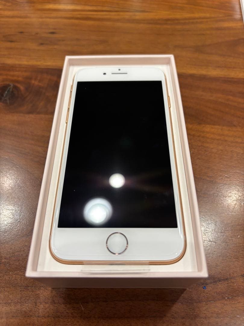 【新品】iPhone8 64GB ゴールド au SIMフリー