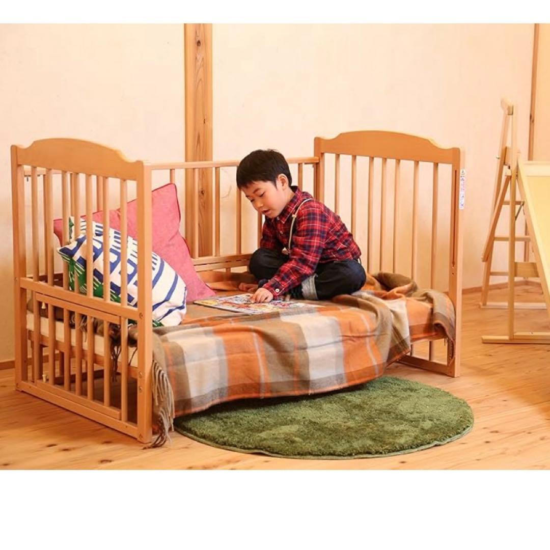 木製ベビーベッド　キャスター付き　添い寝可能　国産ひのき　キッズベッド