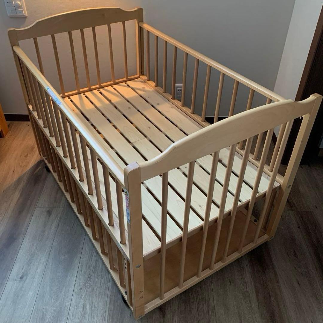 木製ベビーベッド　キャスター付き　添い寝可能　国産ひのき　キッズベッド