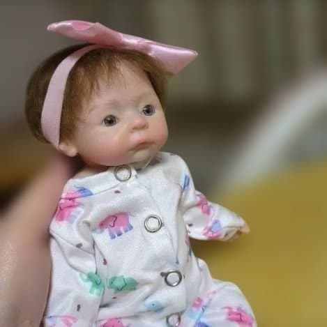 リボーンドール フルシリコン お洋服2枚付き クリクリお目々が可愛い女の子