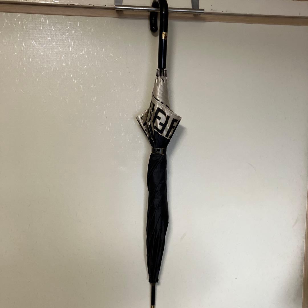 FENDIフェンディ　長傘　黒地にロゴ　美品　レア希少