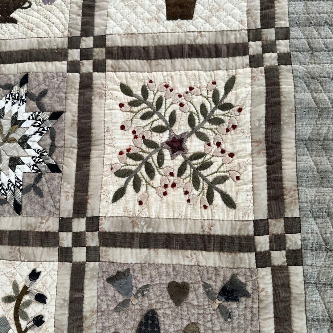 ハンドメイドパッチワークキルトのタペストリー