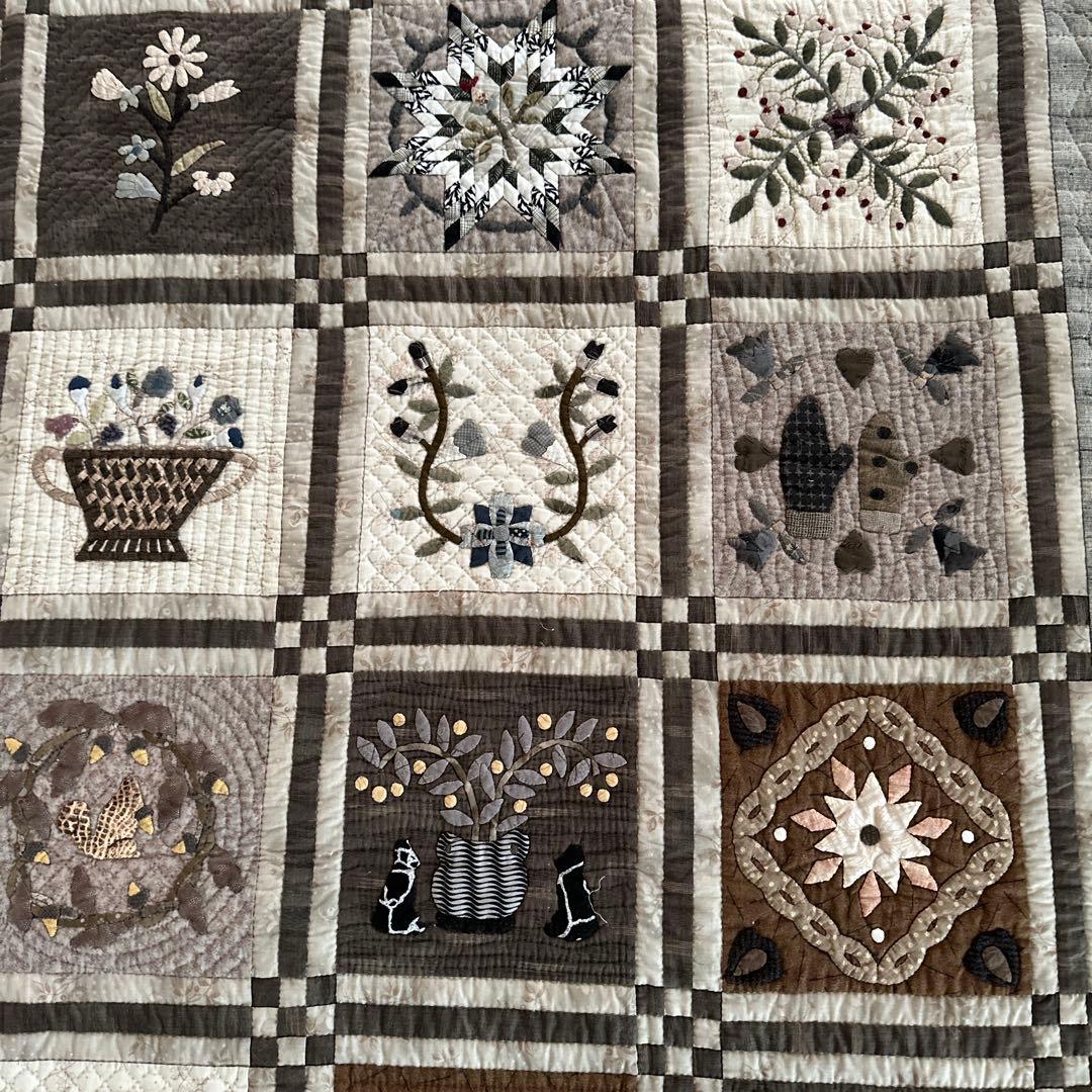 ハンドメイドパッチワークキルトのタペストリー