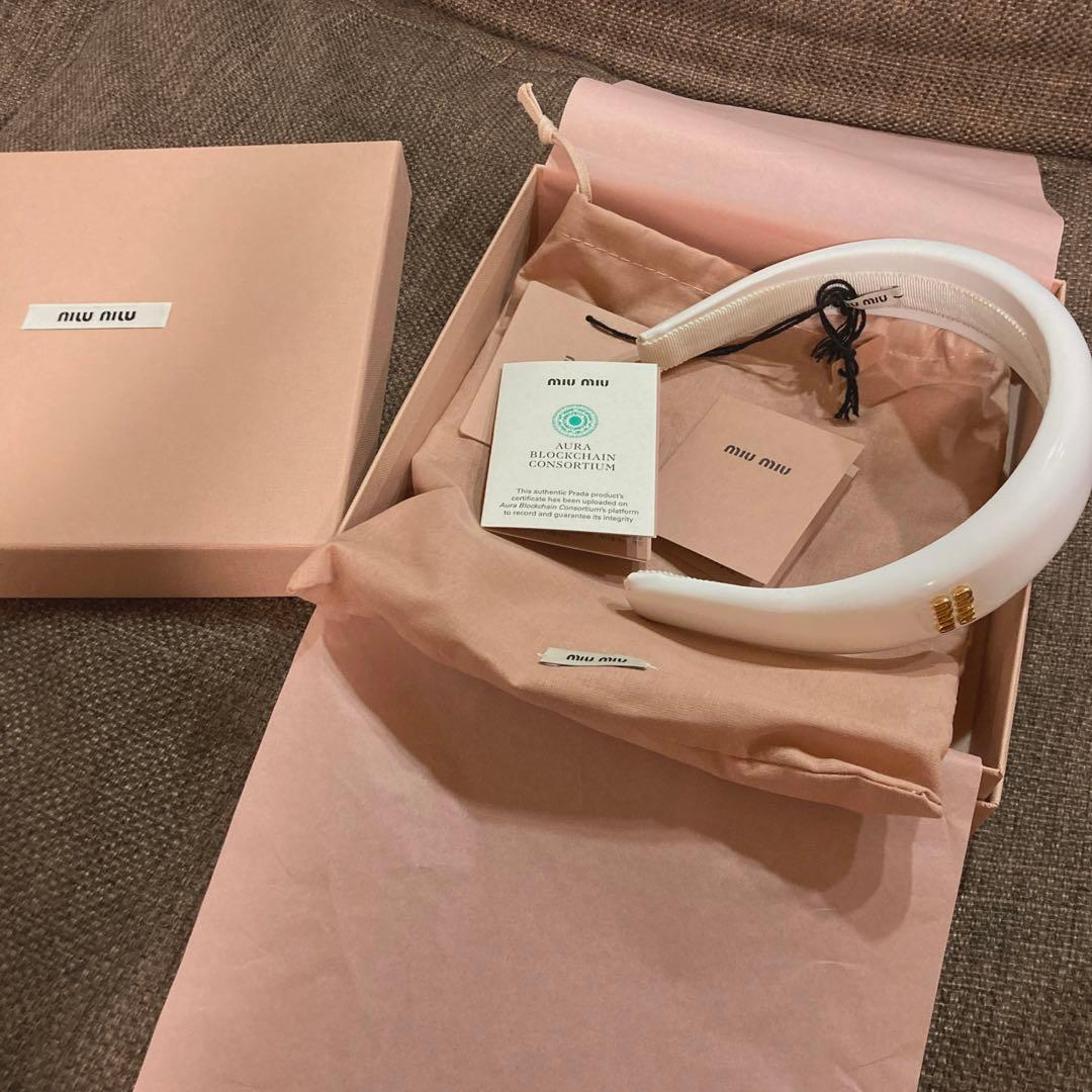新品未使用　miumiu カチューシャ