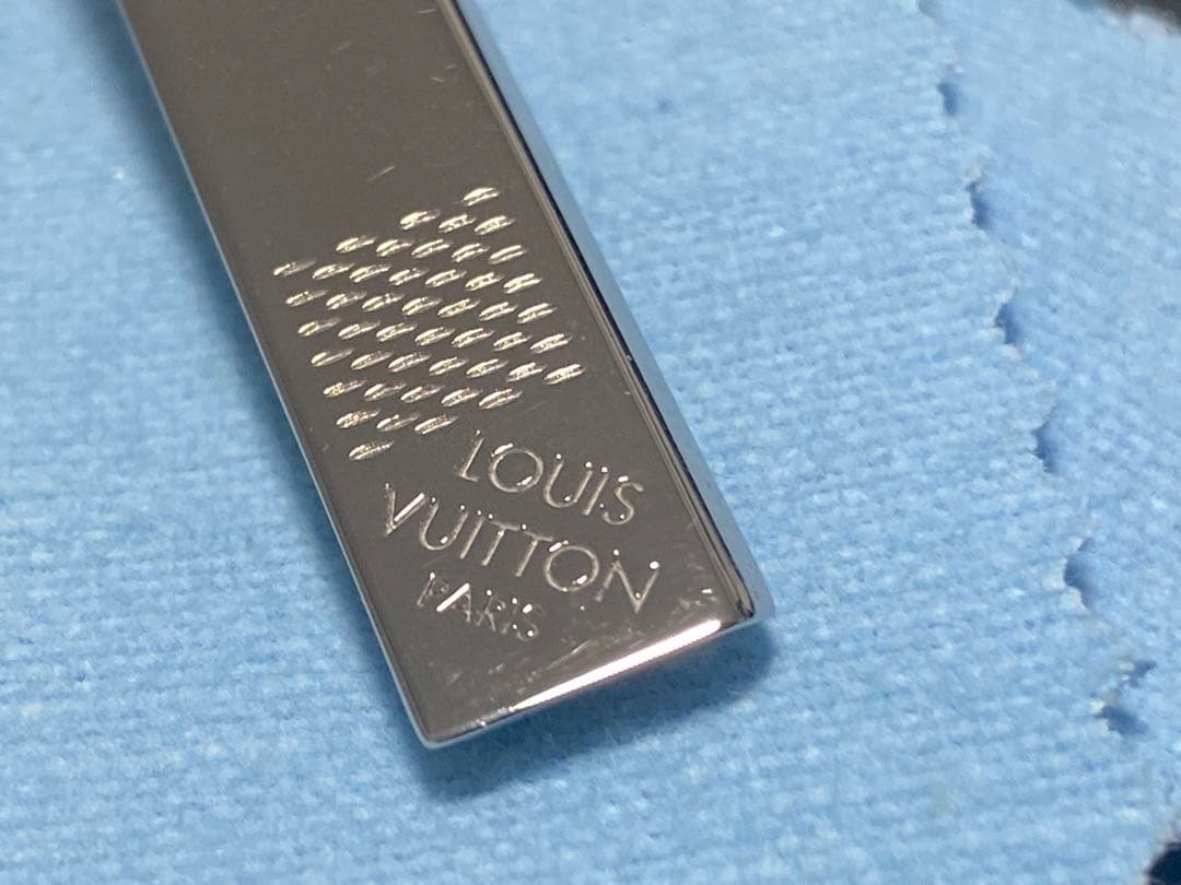 VUITTON ネクタイピン　ダミエ