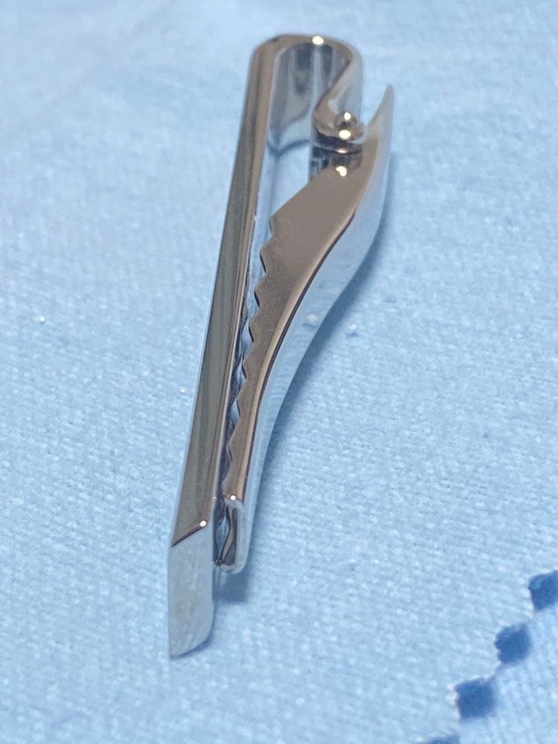 VUITTON ネクタイピン　ダミエ