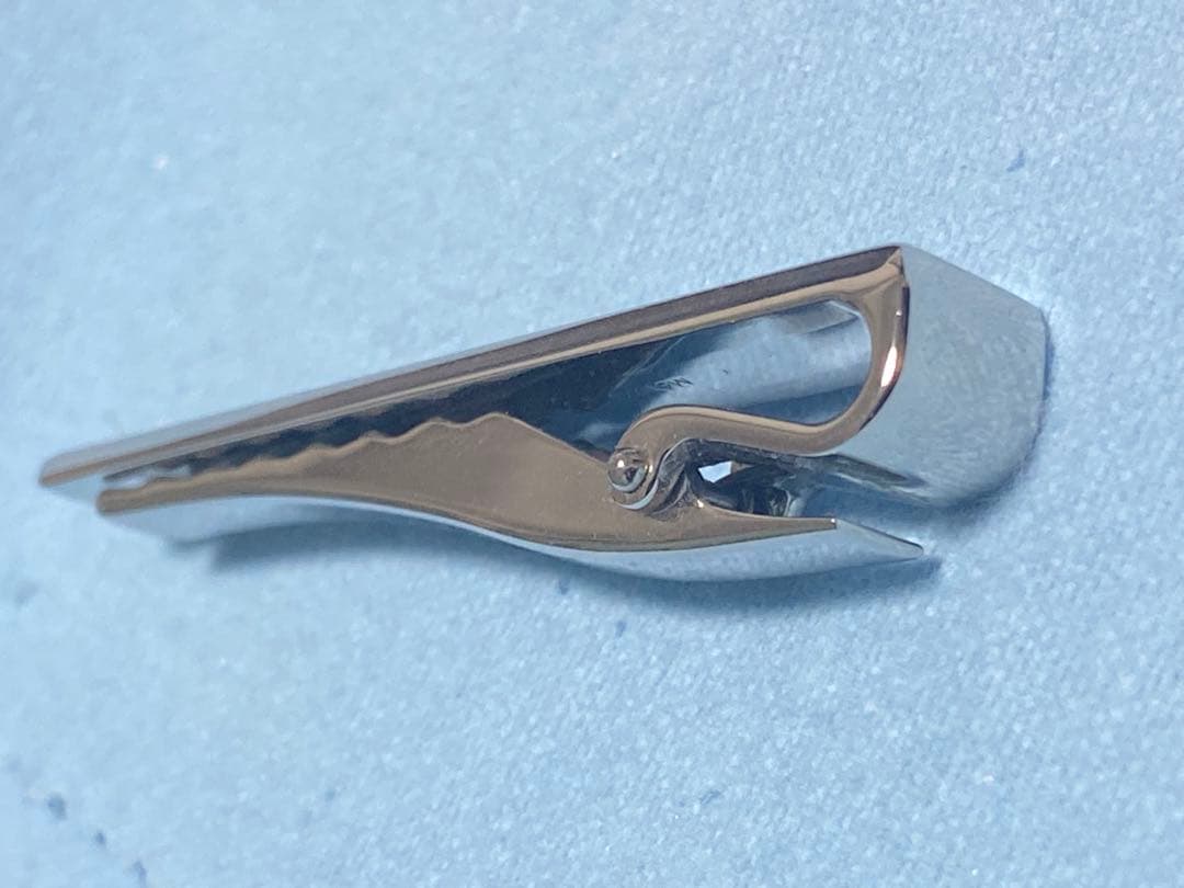 VUITTON ネクタイピン　ダミエ