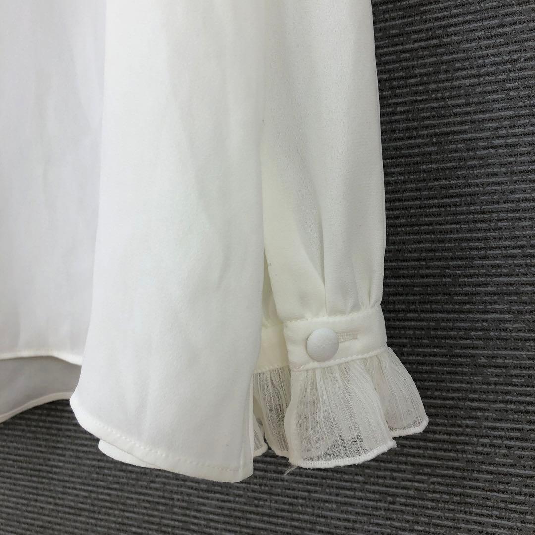 LOULOU WILLOUGHBY ヨーリューフリルタイブラウス オフホワイト