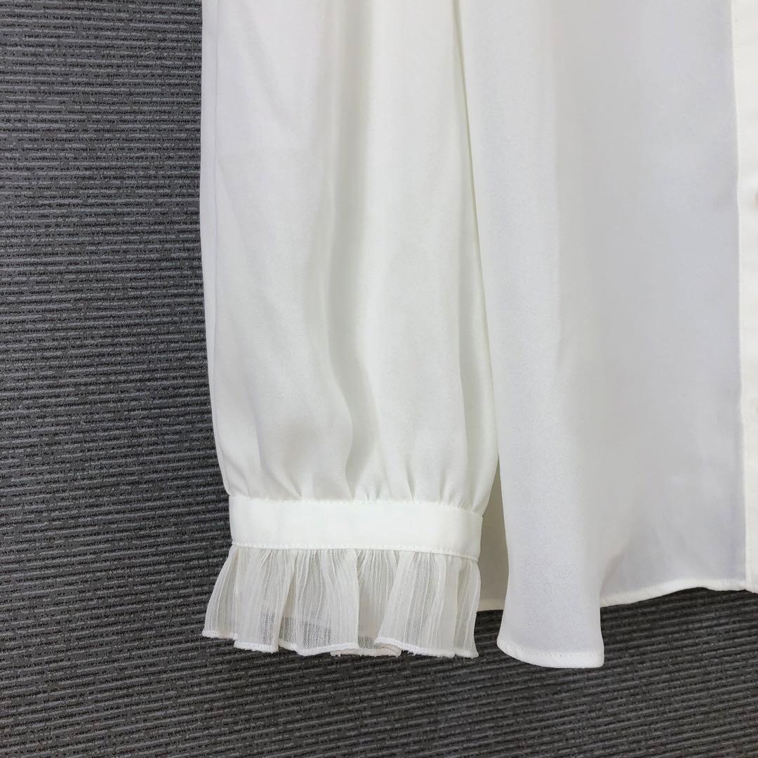 LOULOU WILLOUGHBY ヨーリューフリルタイブラウス オフホワイト