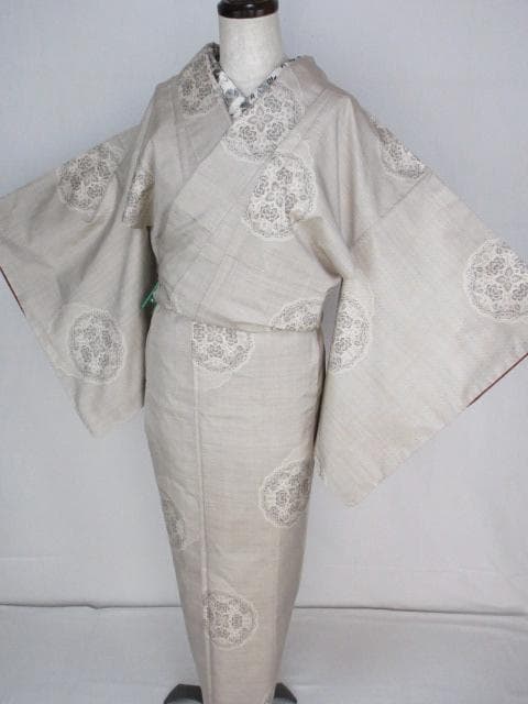 新古品！三越製＊白大島紬＊９マルキ＊本場大島紬＊鏡裏文＊着物＊１６０ｃｍ＊裄６２