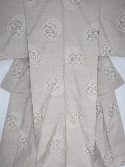 新古品！三越製＊白大島紬＊９マルキ＊本場大島紬＊鏡裏文＊着物＊１６０ｃｍ＊裄６２