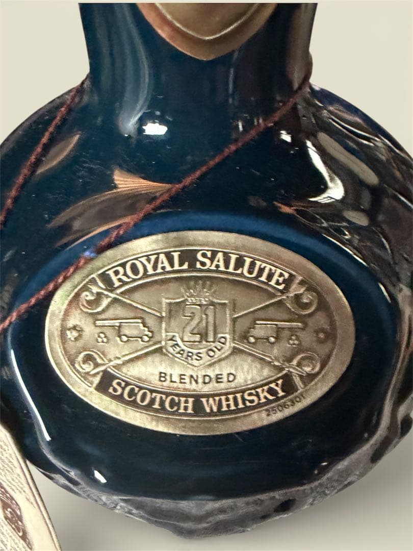 未開封ロイヤルサルート21年　青陶器　巾着付き　スコッチ　古酒 箱入り