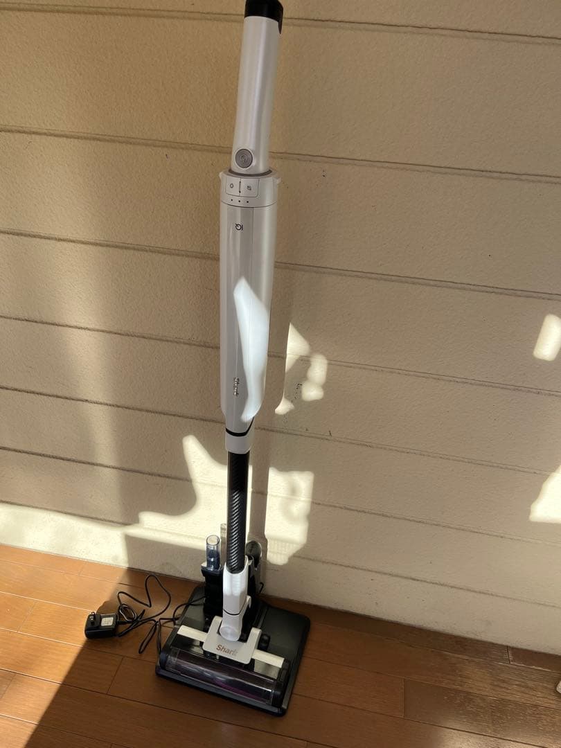Shark スティッククリーナー LC400JWH