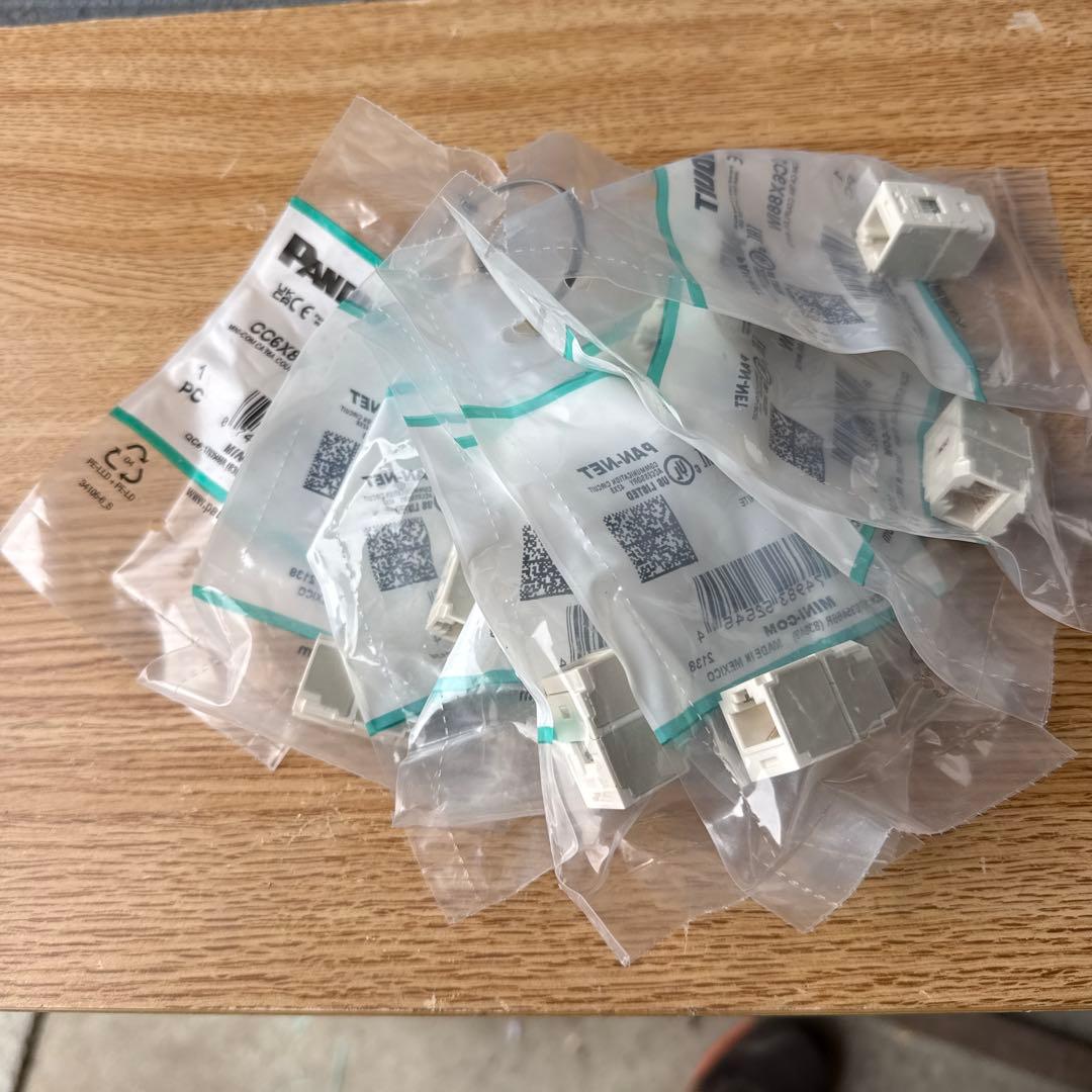 Panduit CC6X88IW LANケーブルコネクタ ホワイト 10個