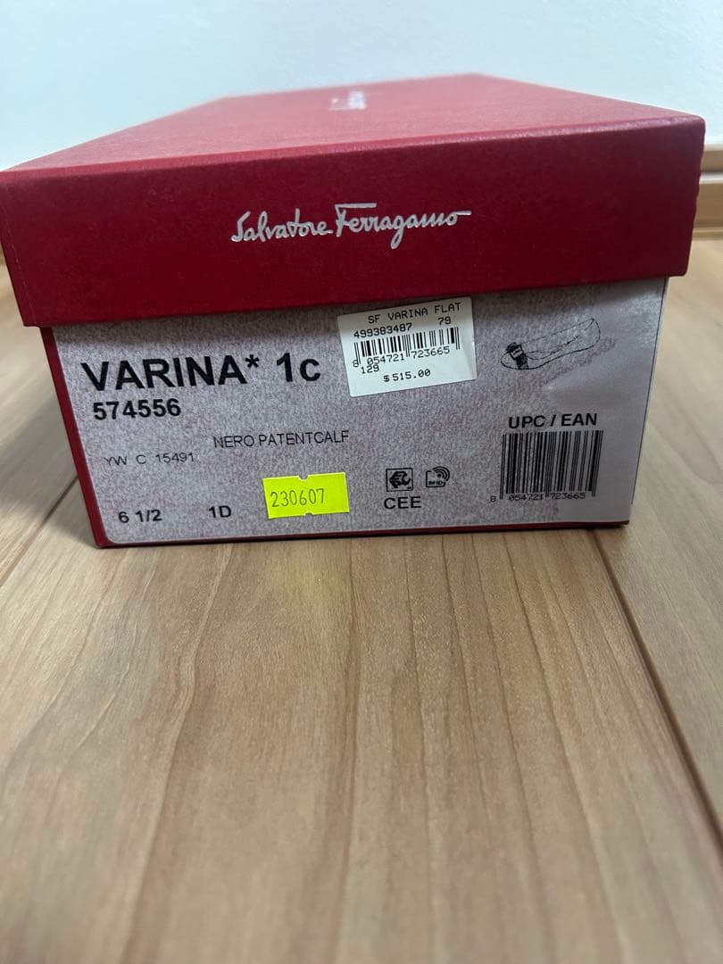 Salvatore Ferragamo ブラック フラットシューズ