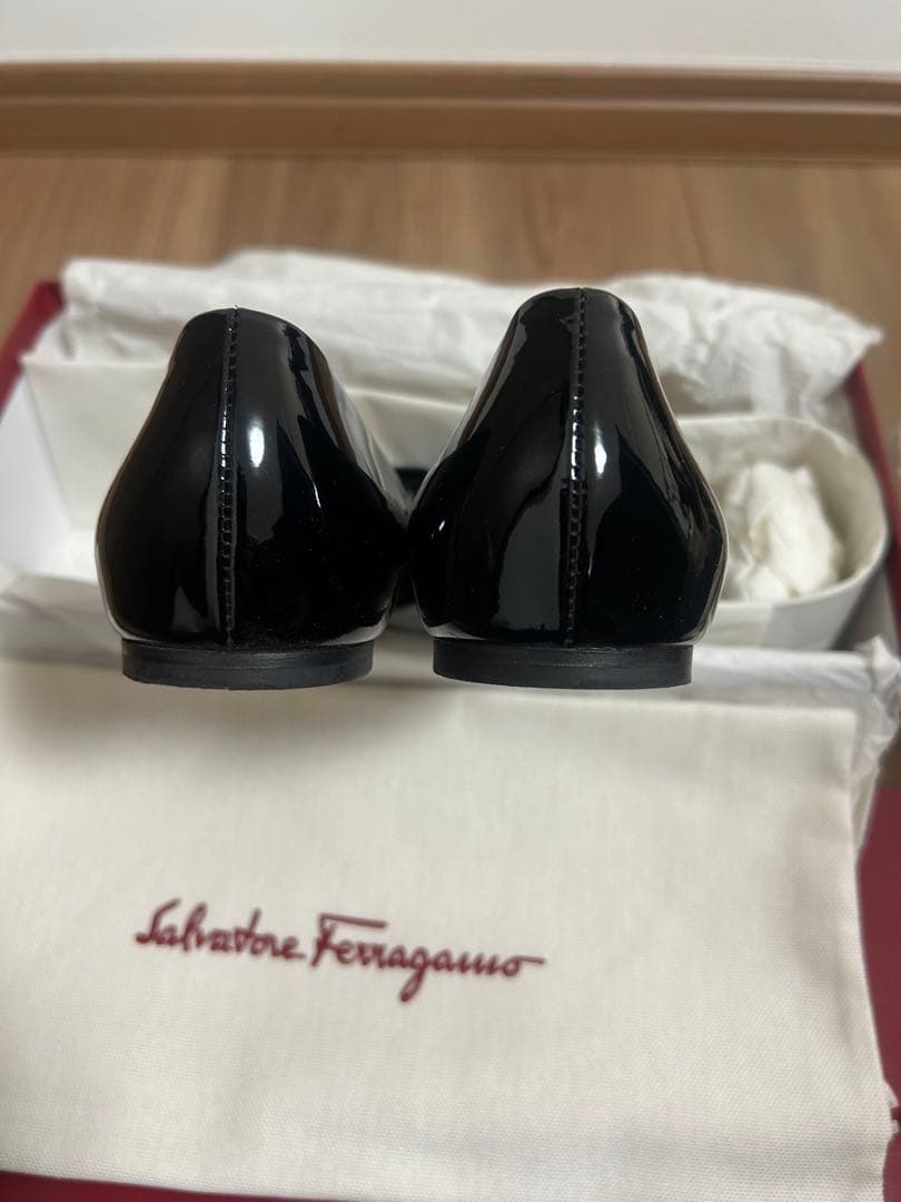 Salvatore Ferragamo ブラック フラットシューズ