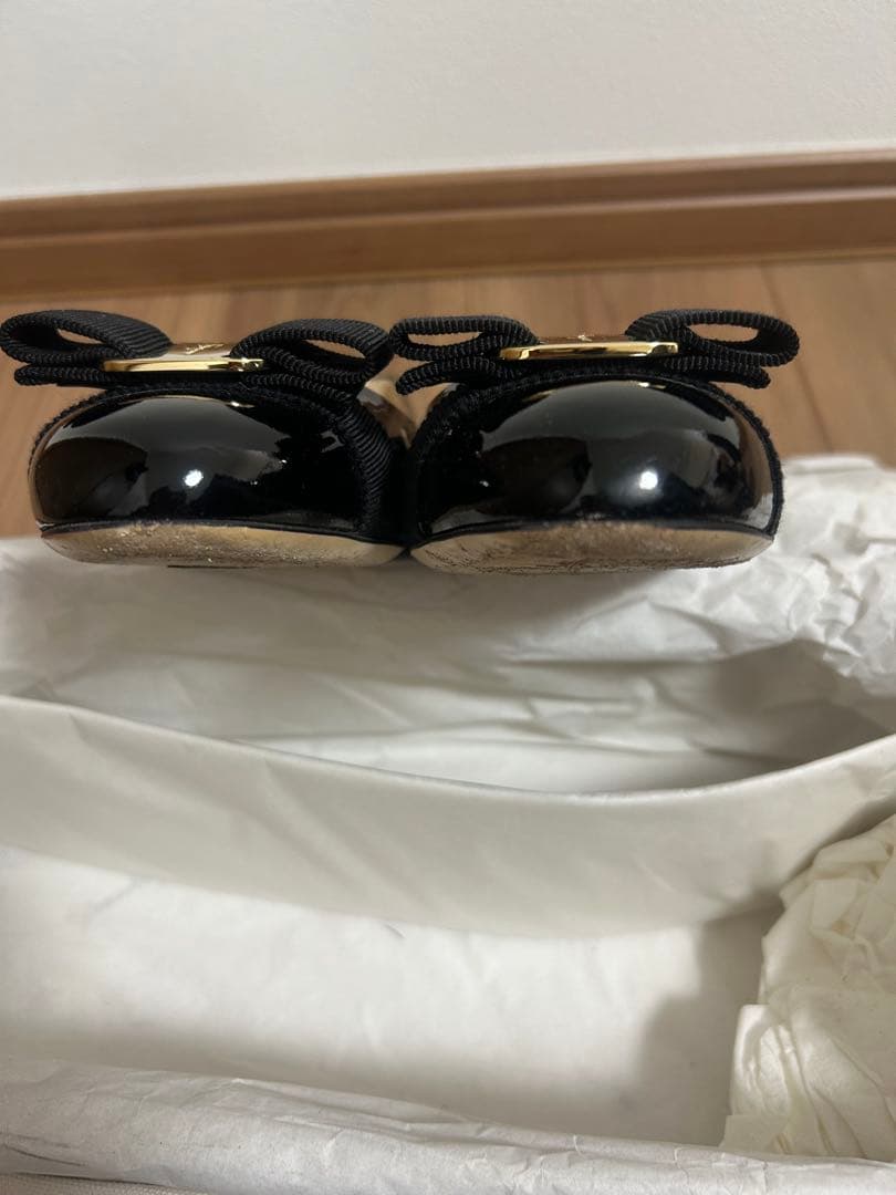 Salvatore Ferragamo ブラック フラットシューズ