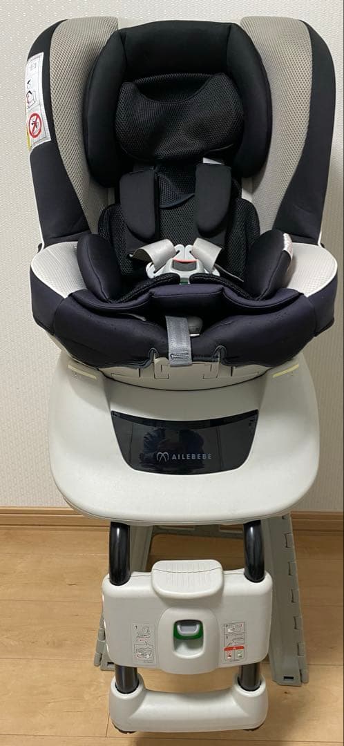 エールべべ　クルットntプレミアムw チャイルドシート　モノブラック