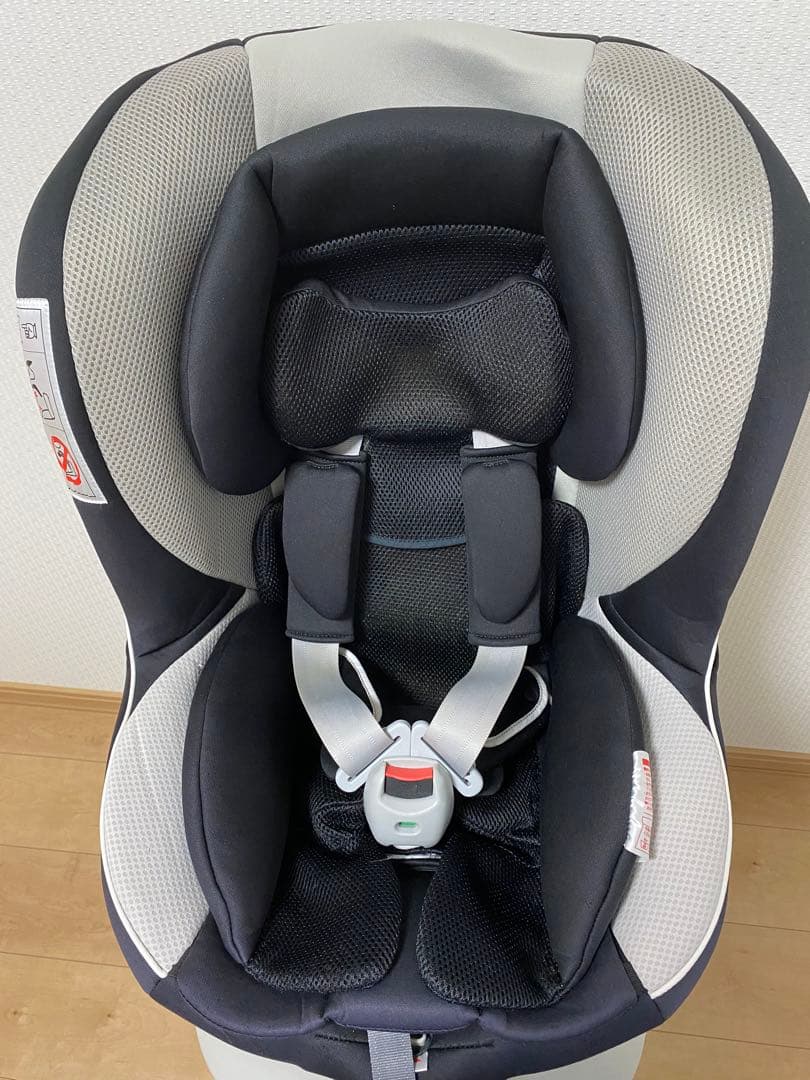 エールべべ　クルットntプレミアムw チャイルドシート　モノブラック
