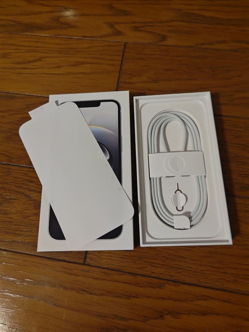 iPhone16e 128GB おまけ品付き