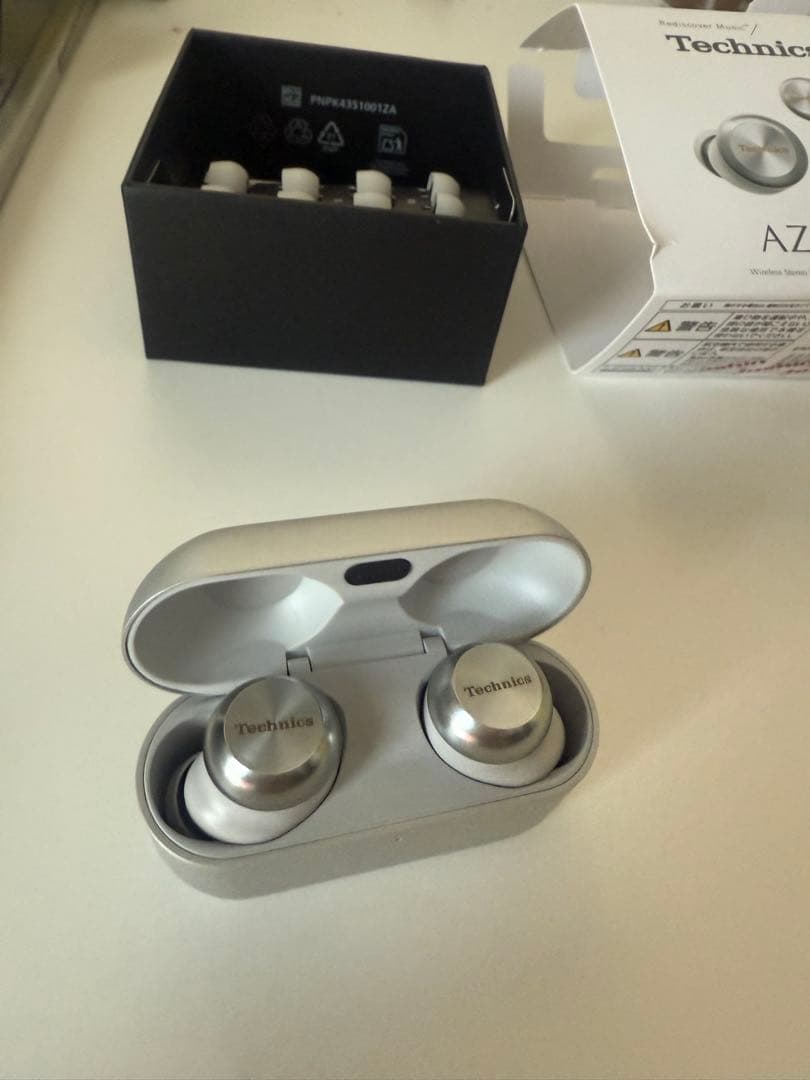 【ほぼ新品】az 100 ワイヤレスイヤホン