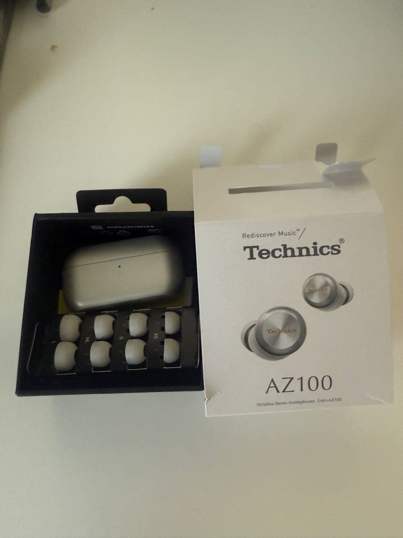 【ほぼ新品】az 100 ワイヤレスイヤホン