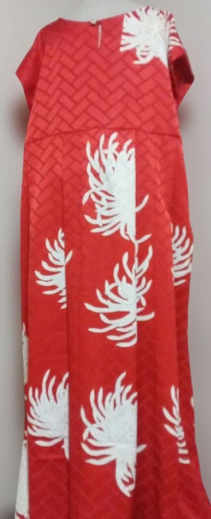 振り袖リメイクドレス　艶やか 赤に白い乱菊　金駒刺繍