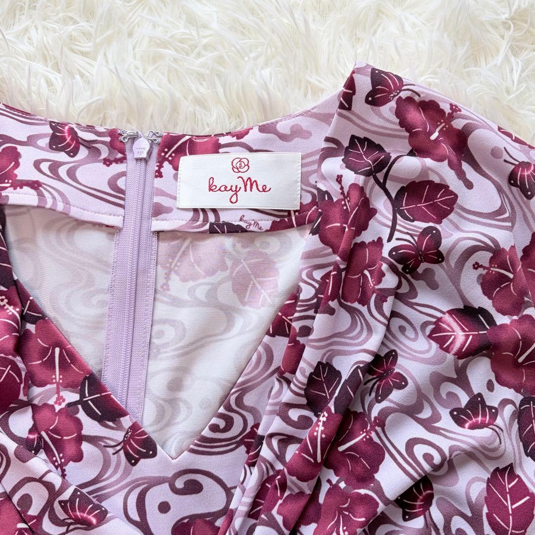 美品　9号　kayme ケイミー　紅ハイビスカス　ツイストワンピ　花柄　ピンク