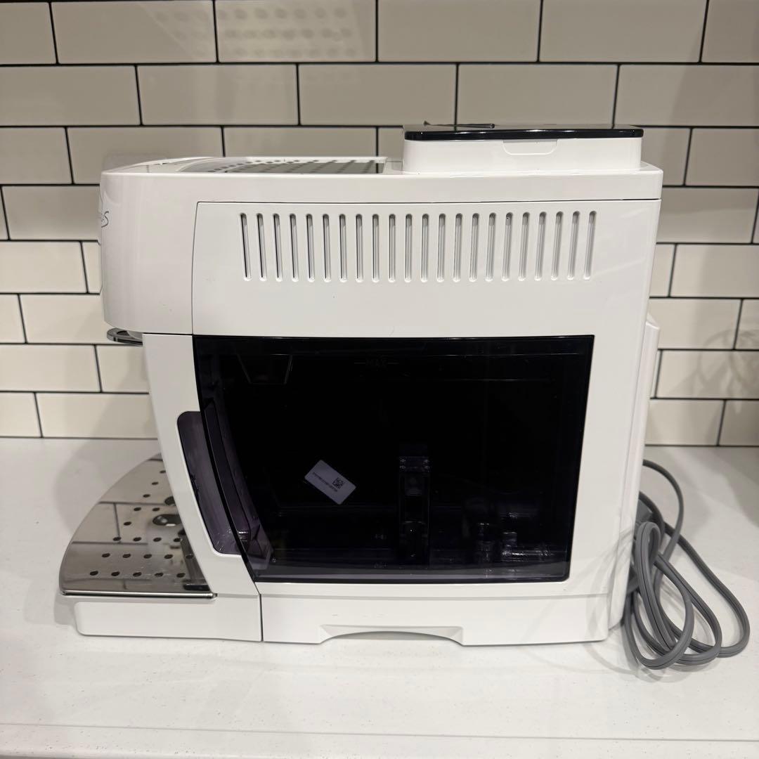 美品 DeLonghi デロンギ　マグニフィカS ホワイト