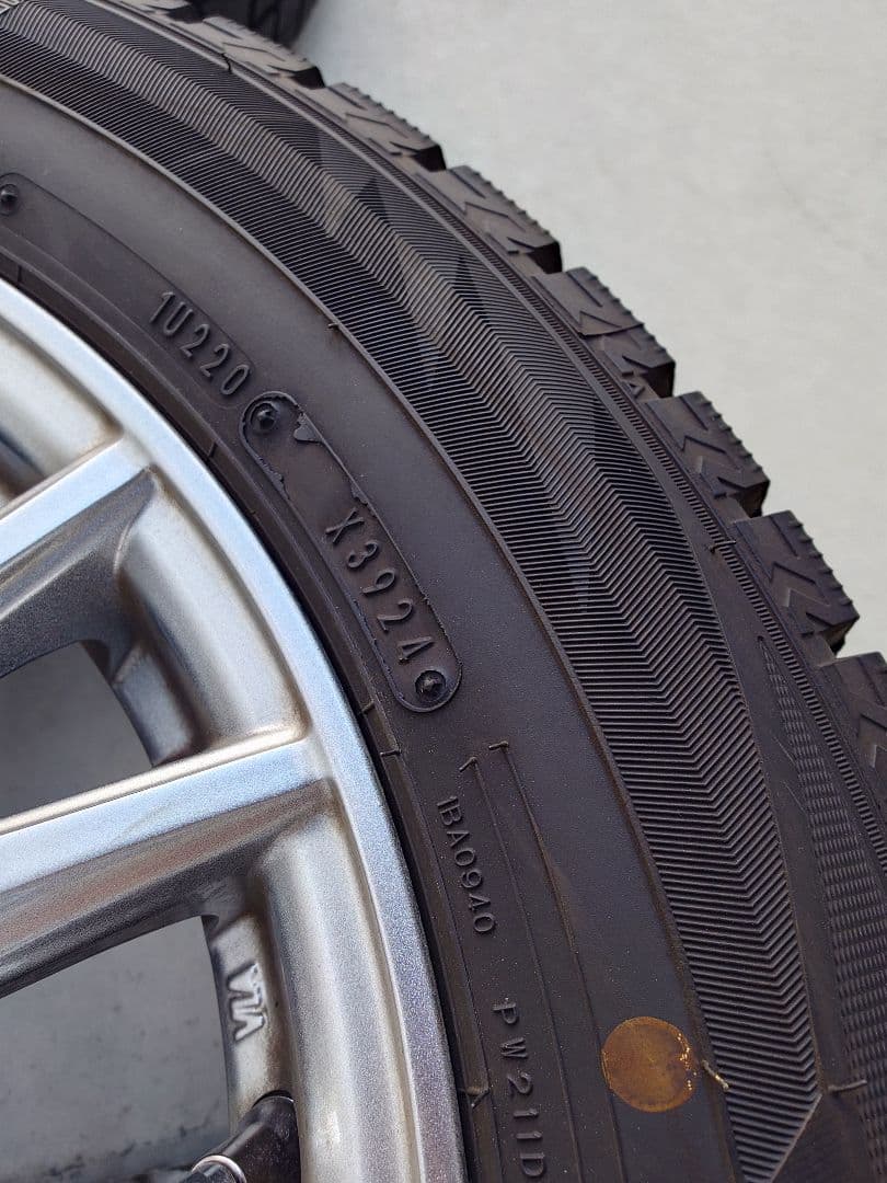 りんご　WINTERMAX 205/60R16 スタッドレスタイヤセット