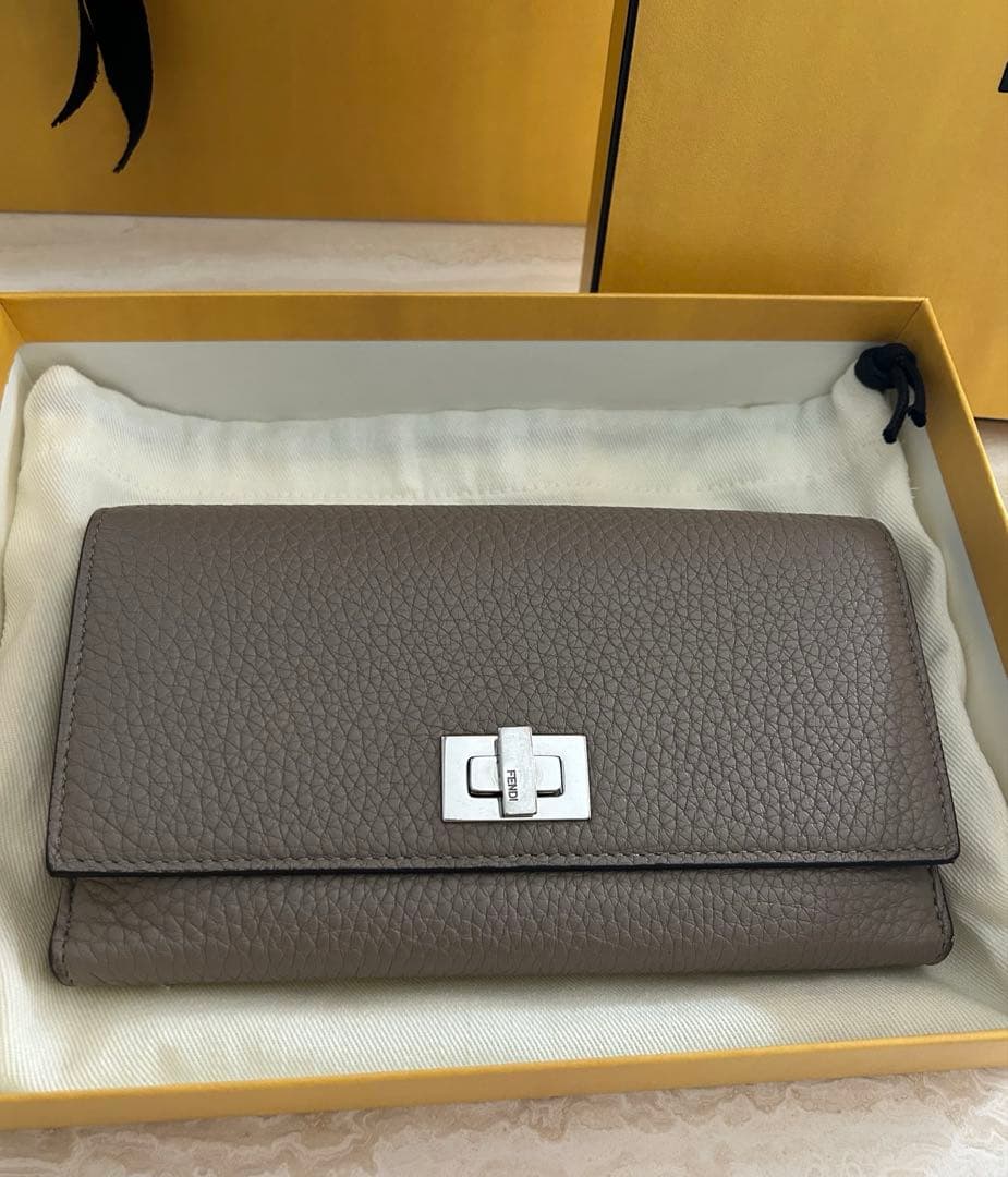 FENDI長財布 ピーカブー