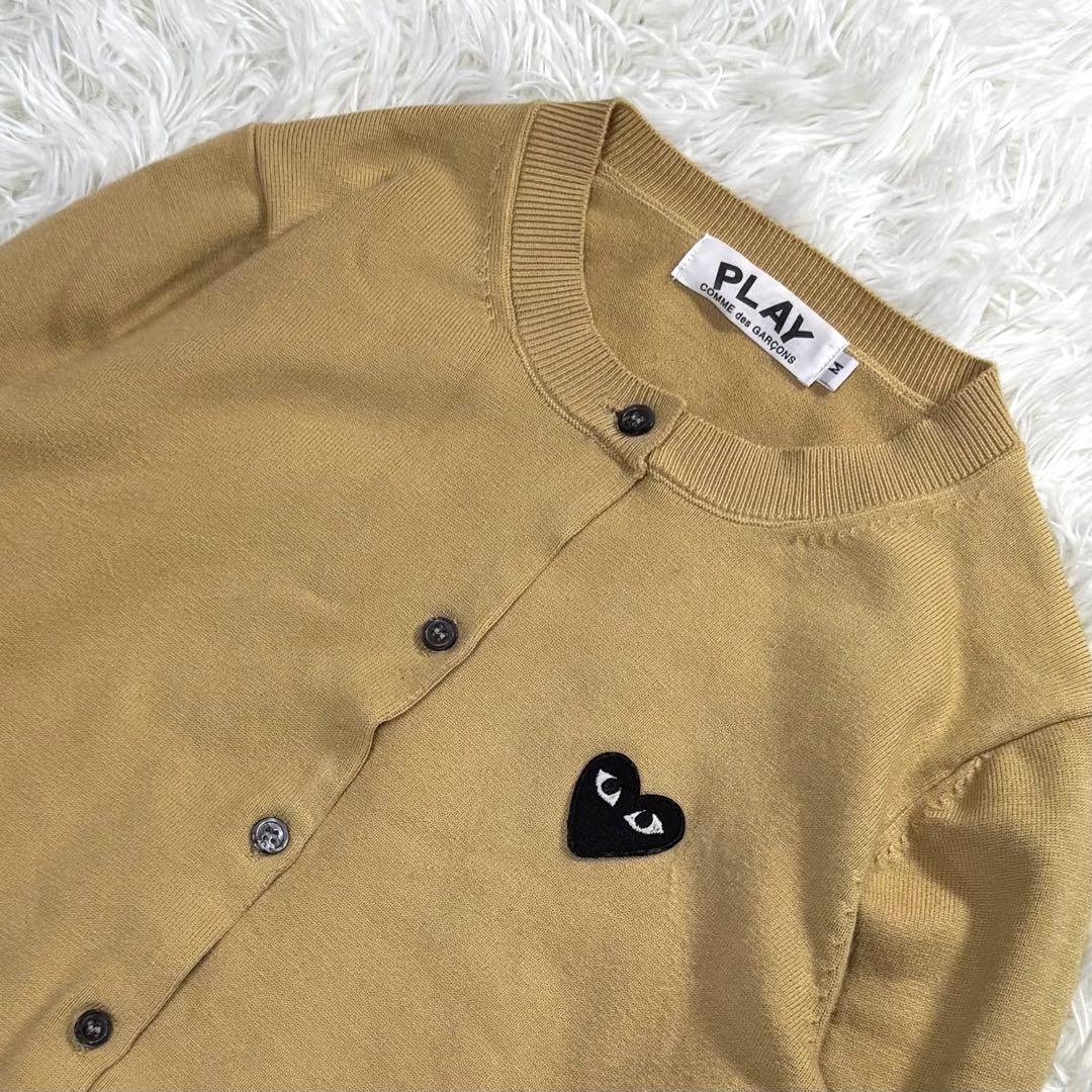 プレイ コムデギャルソン カーディガン 黒ハートロゴ ベージュ M 日本製