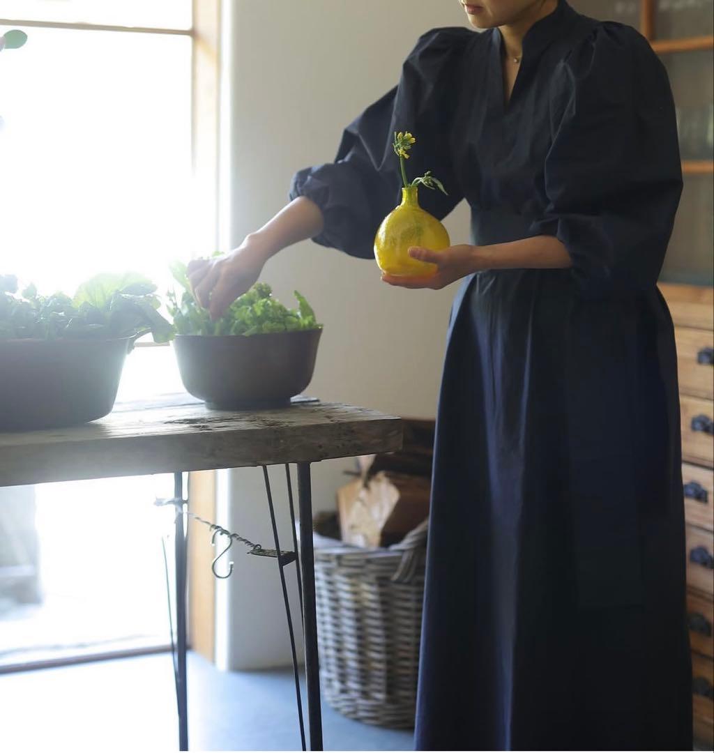 細川亜衣さん着用　MOUSSE バルーンスリーブワンピース　ネイビー