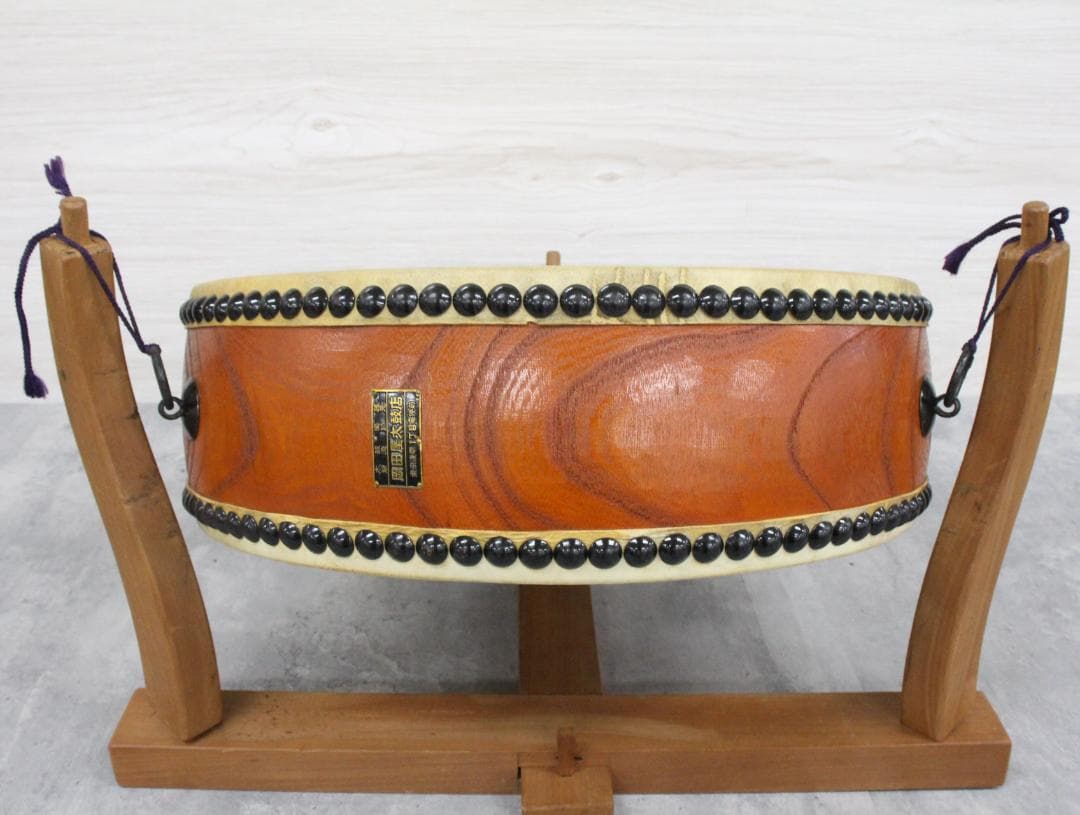 ▲岡田屋太鼓店 平太鼓 固定台・バチ付き 直径約39㎝ 和楽器 打楽器