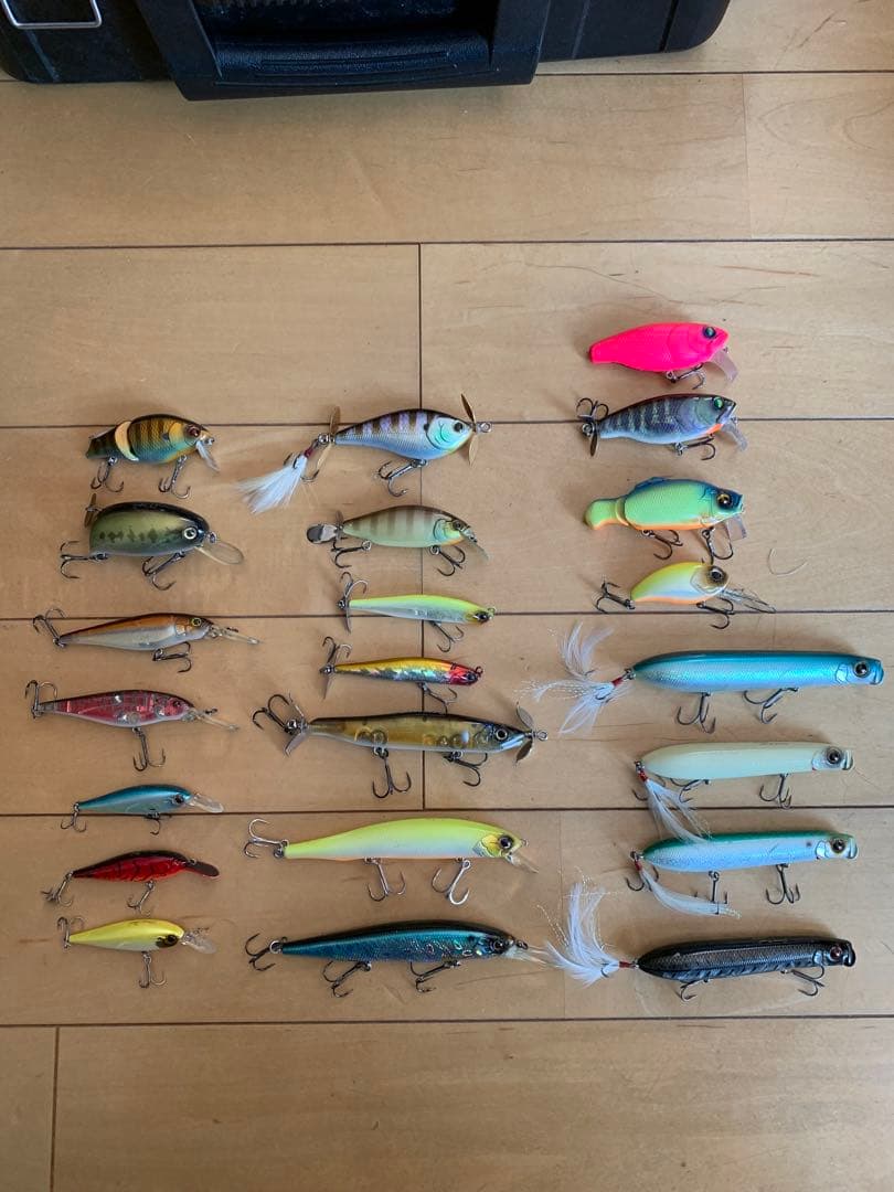 ブラックバス　ルアーセット　バーサスBOX付き