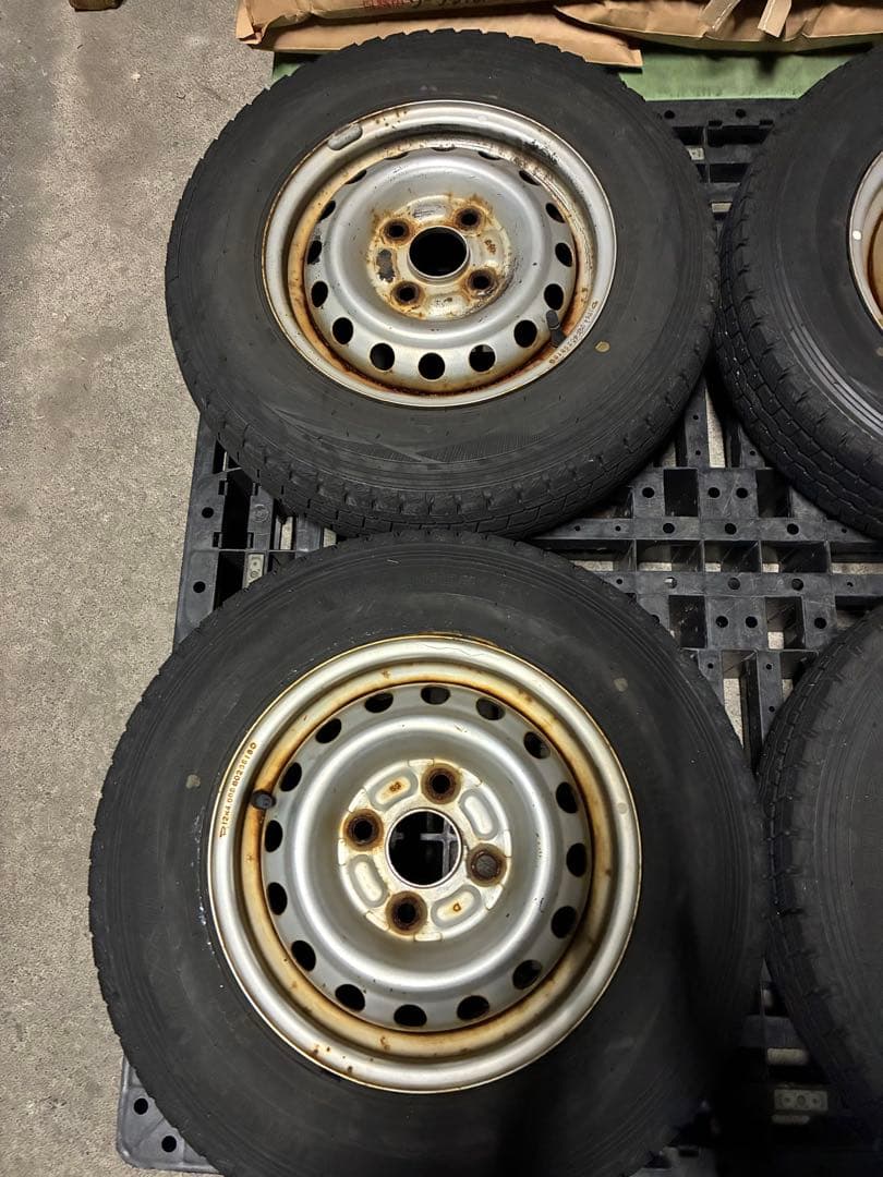 ゴ*ラ様 軽トラ、軽バン鉄ホイール付きスタッドレスタイヤ　4本
