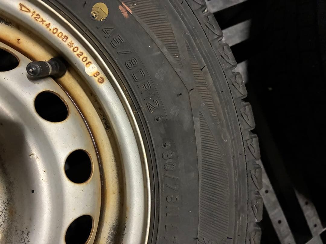 ゴ*ラ様 軽トラ、軽バン鉄ホイール付きスタッドレスタイヤ　4本