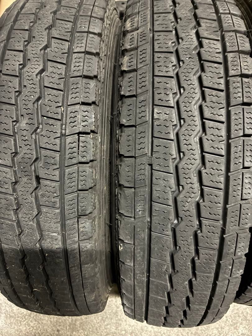 ゴ*ラ様 軽トラ、軽バン鉄ホイール付きスタッドレスタイヤ　4本