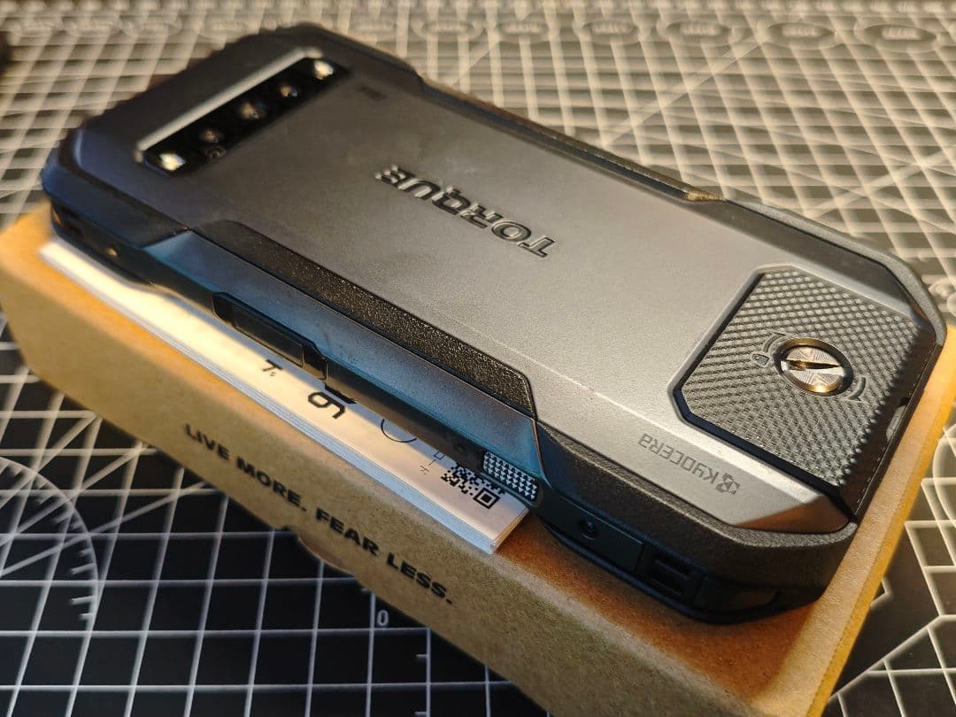 【割安】TORQUE G06 AU SIMフリー ブラック【電池新品】