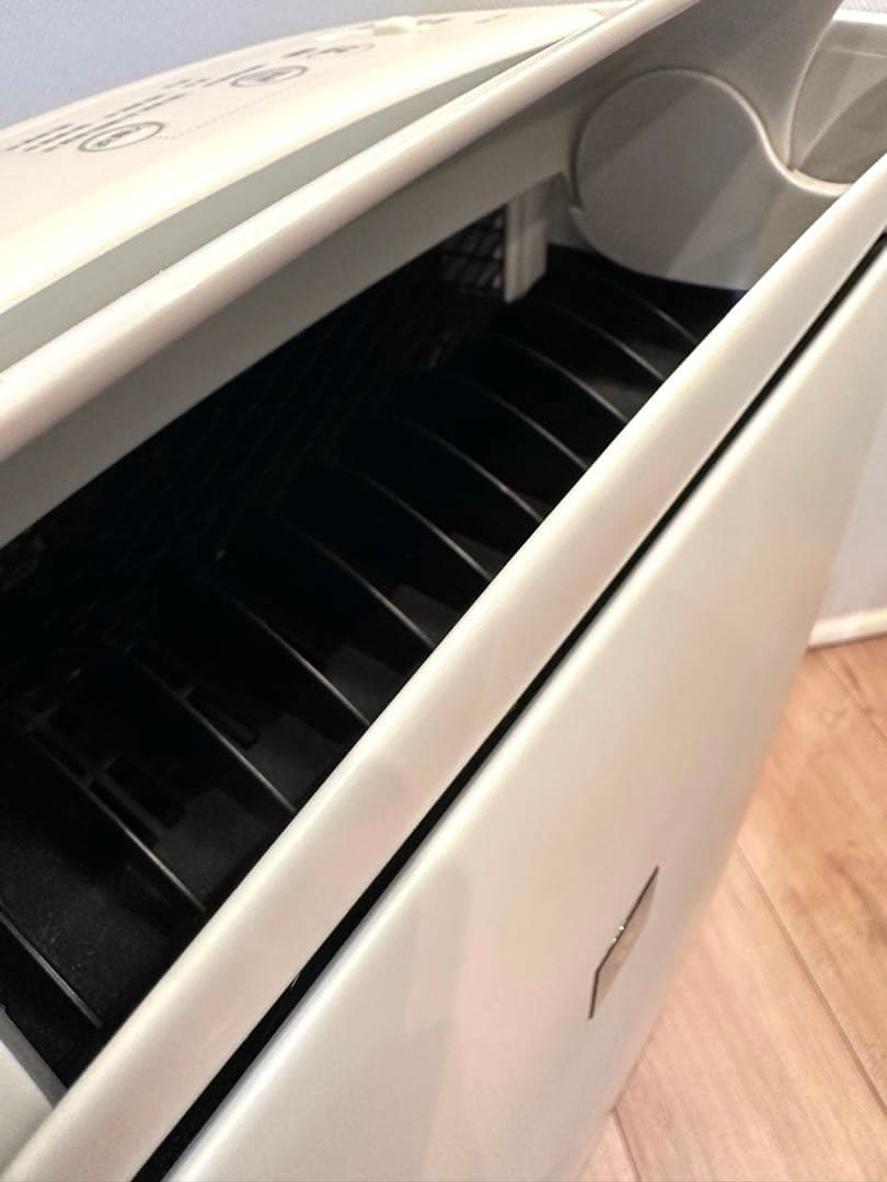 SHARP シャープ　除湿機　CM-J100-W 衣類乾燥機　プラズマクラスター