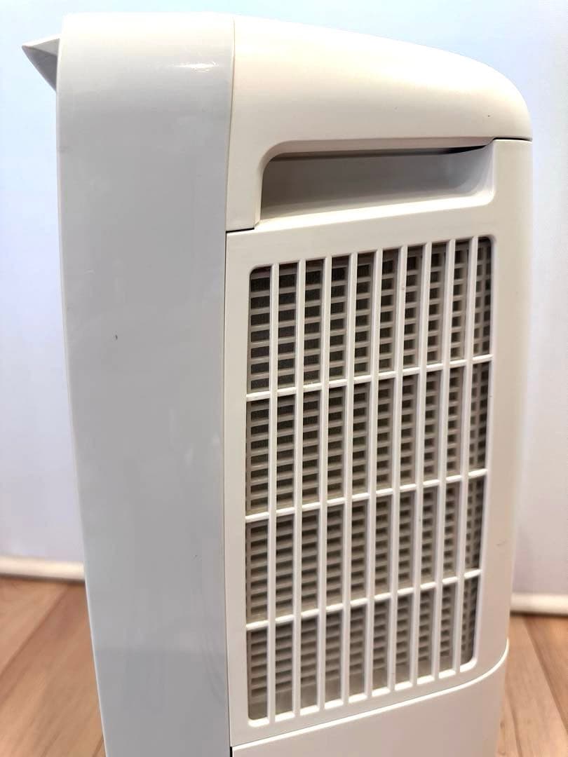 SHARP シャープ　除湿機　CM-J100-W 衣類乾燥機　プラズマクラスター