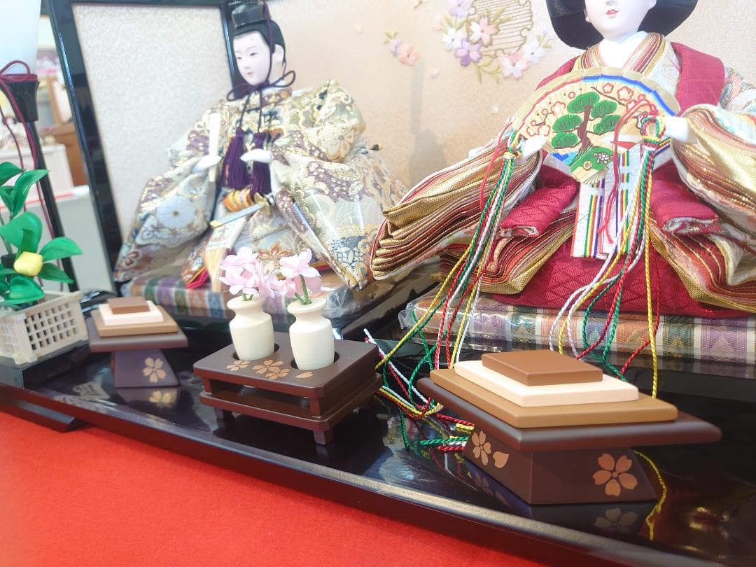 kairi●新品おひなさま●金襴衣装飾り　石帯付人形　刺繍屏風　フルセット