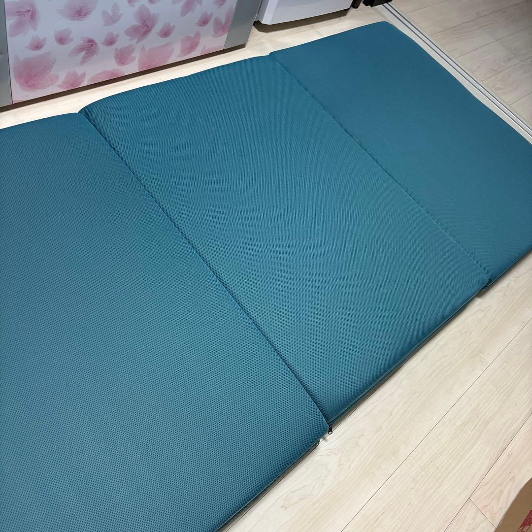 マニフレックスメッシュ.ウィング日本用3つ折り高反発シングルマットレスです。